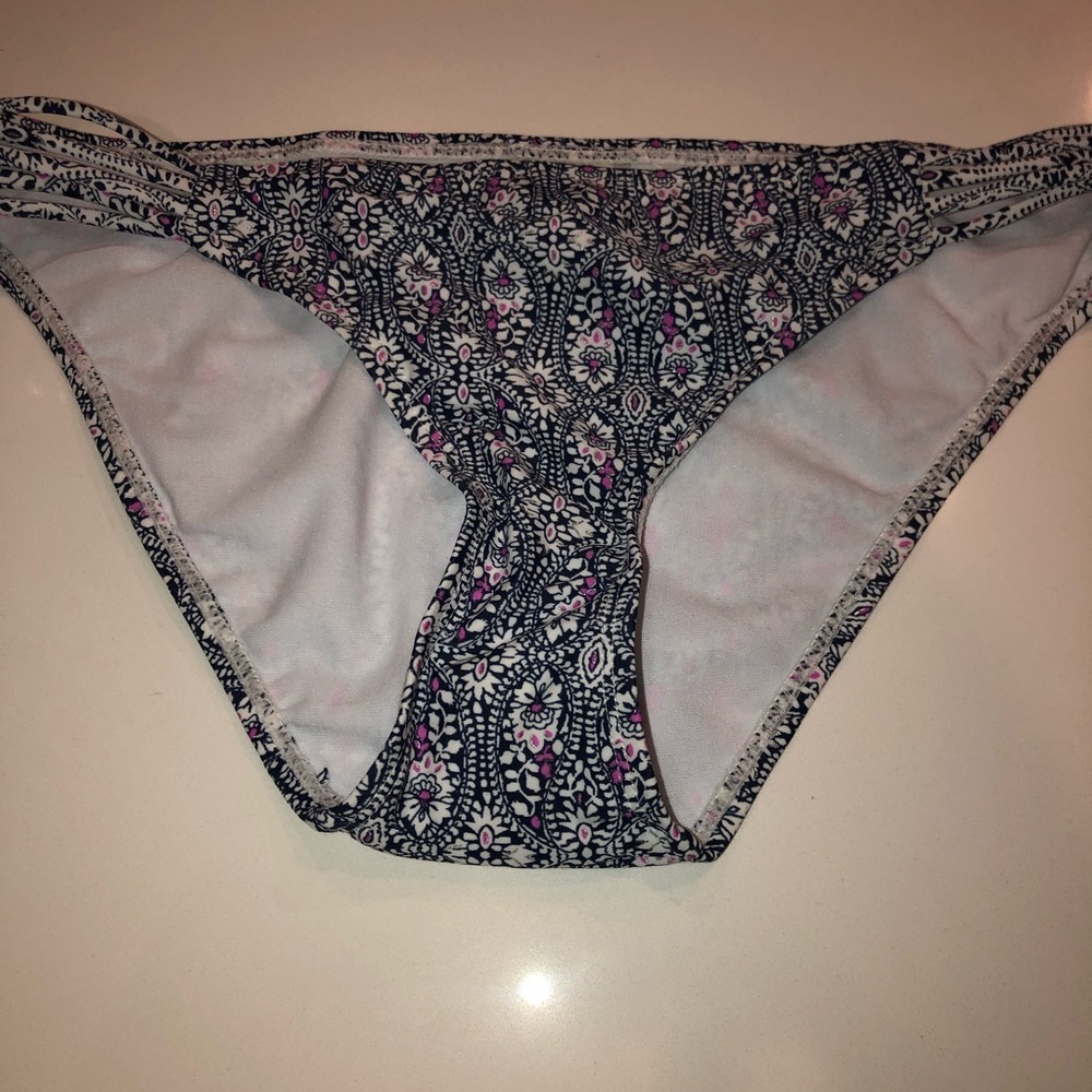 Hot water bikini bottom brief string new s print